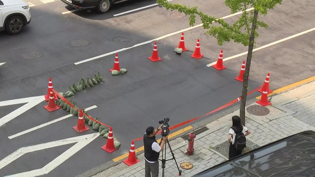 언주역 부근 '도로 침하' 신고... 무너질 위험 없어 / YTN