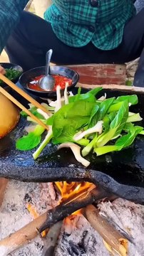 Chinese burger Sautéed Mushrooms with Slate Green Vegetables