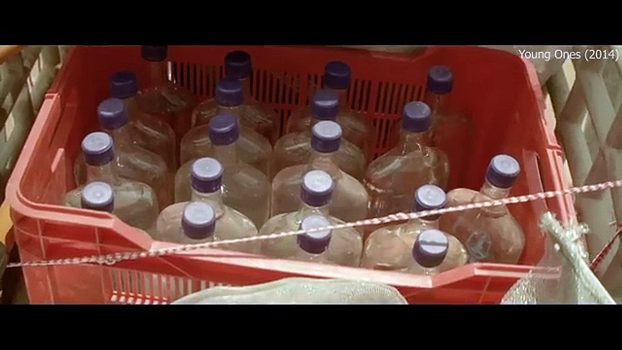 In Future, Water is so Rare That Humans Drink Petrol Instead⁉️⚠️ - Movie Explained in Hindi -Universal Vibes