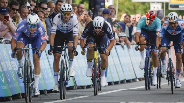 Cycling - Renewi Tour 2024 - Stage 4 highlights, Jasper Philipsen take his revenge... and a big crash