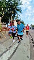 Pelari Keong  VS  Pelari Kencang Om ‎@agusprayogo21