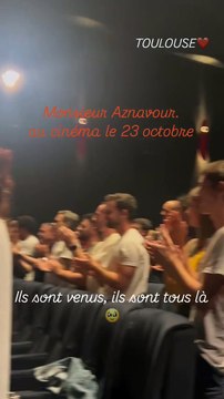 Leïla Bekhti, fan numéro 1 de son mari Tahar Rahim, a dévoilé une vidéo de l'avant-première de son film Monsieur Aznavour à Toulouse