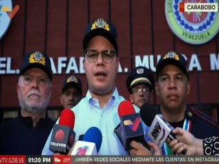 Funcionarios del Cuerpo de Bomberos del mcpio. Valencia edo. Carabobo reciben dotación de uniformes