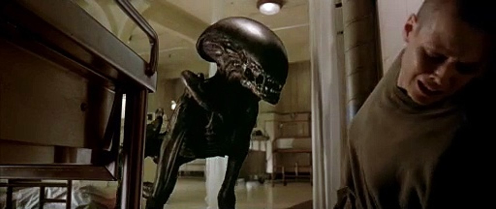 Alien 3 - 05 - the alien discovers ripley's baby