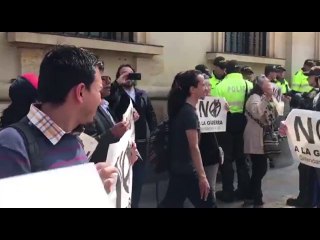 En el Palacio presidencial colombiano protestan contra grupo de Lima y guerra  Venezuela