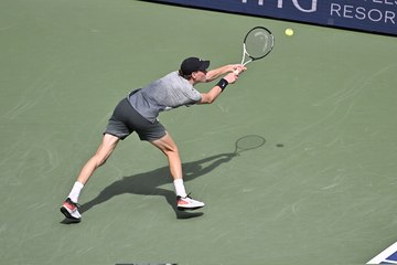 سينر دون عناء أمام أوكونيل