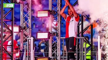 Xabi Alonso niega la llegada de Santi Giménez al Bayer Leverkusen