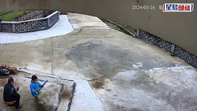 Criança de 3 anos morre afogada após avô se distrair com celular