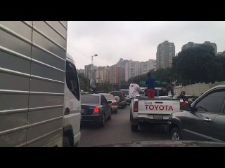 Fuerte choque en la Autopista Francisco Fajardo
