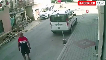 Sürücü 1,5 dakikayla kurtuldu, balkon aracın üzerine çöktü...O anlar kamerada