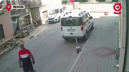 Sürücü 1,5 dakikayla kurtuldu, balkon aracın üzerine göçtü