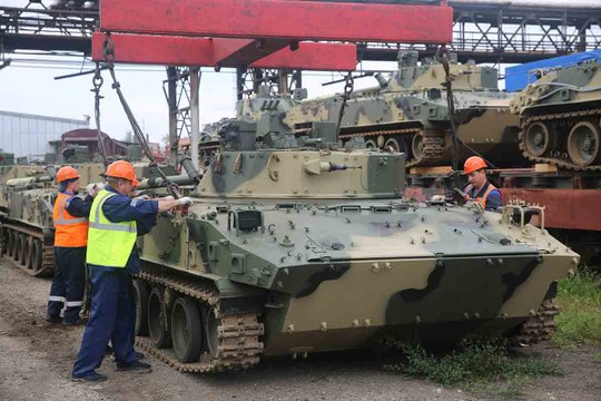 ビデオ: ロシア軍が新型戦闘車両BMP-3とBMD-4Mを受領