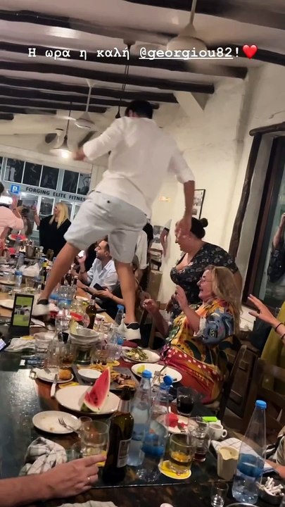 Αντρέας Γεωργίου: Ο χορός πάνω στο τραπέζι λίγο...