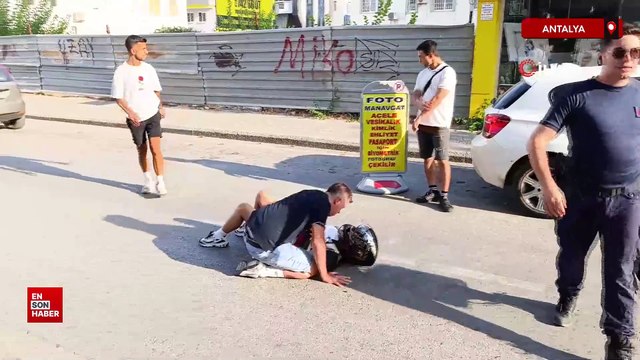 Antalya'da sürücünün tek teker şovu genç kızı hastanelik etti