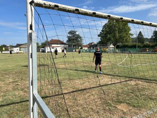 En Dordogne, les gendarmes affrontent les jeunes de Terrasson dans un tournoi de football