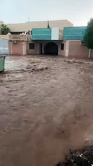 اجتياح السيول المتداول لمدرسة بوادي الفرع.. "التعليم" ترد: لم تتضرّر ولا منسوبوها