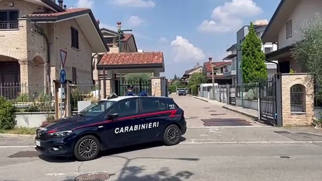 Paderno Dugnano, strage in famiglia: carabinieri nella villetta di via Anzio