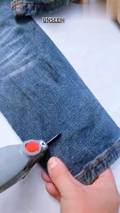 Electric Scissors ✂️ Bottle Opening Tool and Bed and Clothes Cleaning Brush