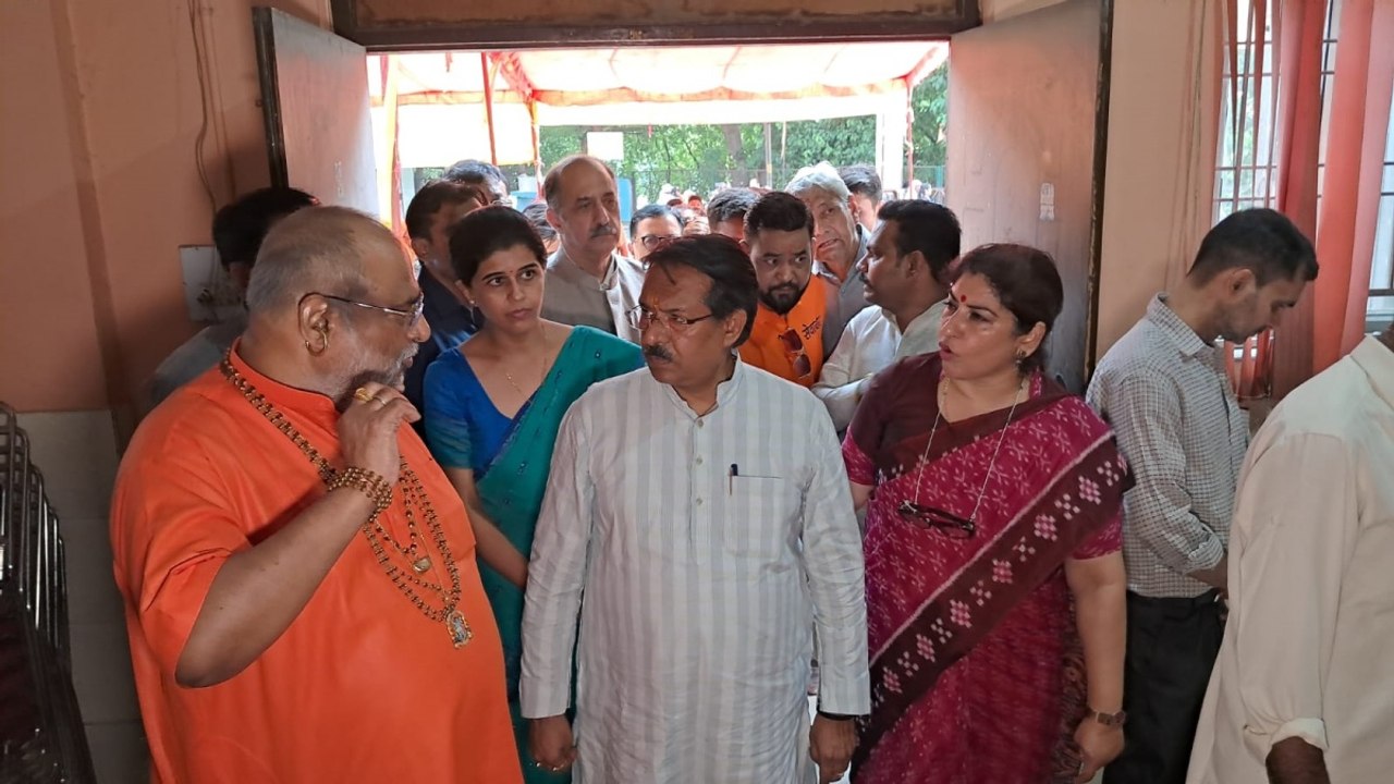 कालकाजी मंदिर में केंद्रीय मंत्री हर्ष मल्होत्रा ने हेल्थ कैंप का किया निरीक्षण,केजरीवाल शासन को बताया अराजकता का शासन