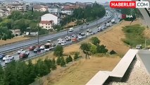 TEM'de yağmur sebebiyle kazaya neden oldu, uzun araç kuyruğu oluştu: 8 yaralı