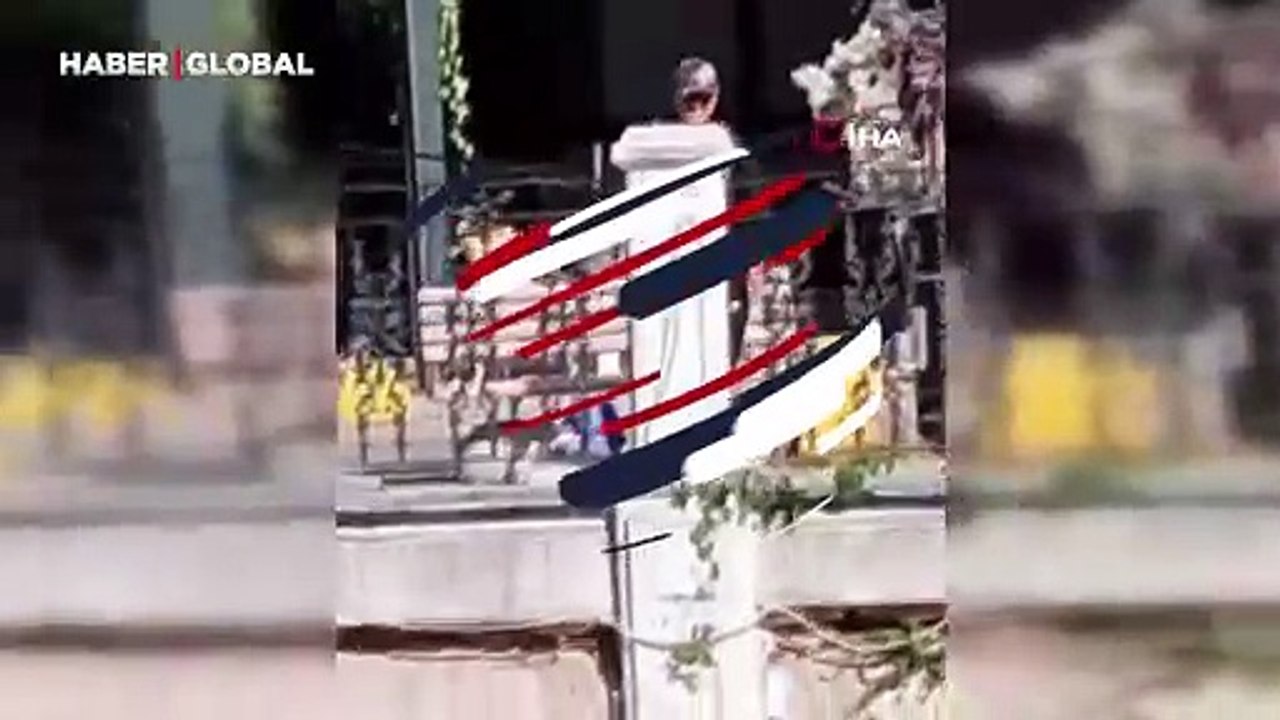 Amatör balıkçı oltayla balık yerine yılan avladı: O anlar kamerada