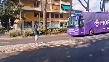 Fiorentina, invasione di motorini prima del Monza. La carica dei tifosi viola