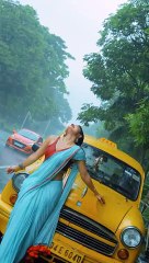 Hot Indian bengali girl in wet saree