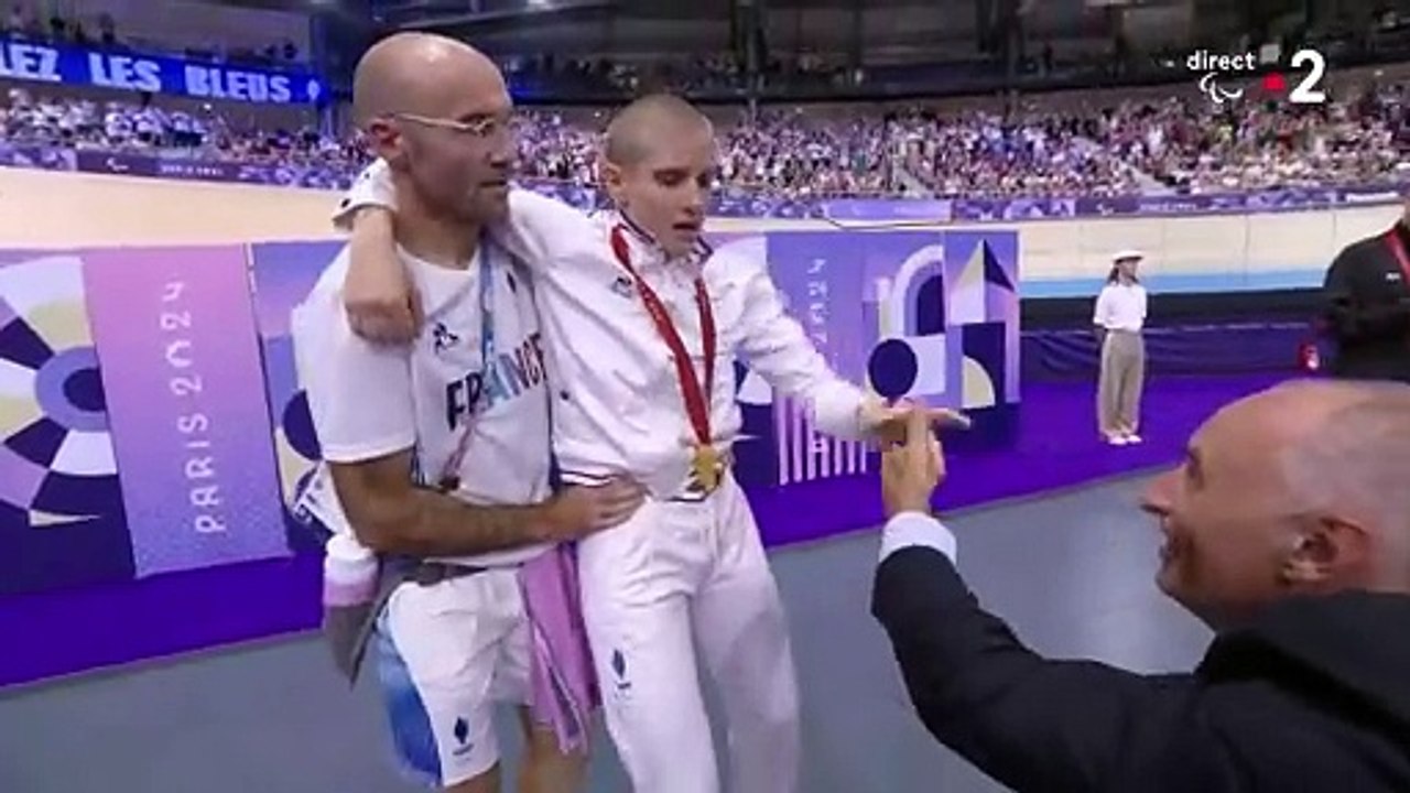 Marie Patouillet fait un malaise au moment de recevoir sa médaille d'or en direct sur France 2.