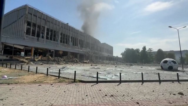 러 우크라 동부 2개 마을 점령 ...하르키우 공습 47명 부상 / YTN