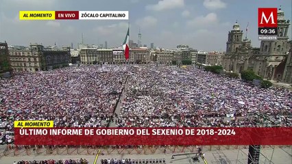 AMLO acompañado de su esposa se dirige al presidium para dar su último Informe de Gobierno