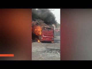 Video fuerte: guarimberos causan destrozos en Ureña y queman un bus frente a GNB
