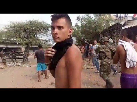Vídeo Militares colombianos avanzan junto a guarimberos en ataque a Venezuela