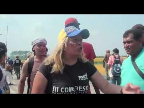 Pueblo de San Antonio y cuerpos de seguridad venezolanos defienden el puente Simón Bolívar