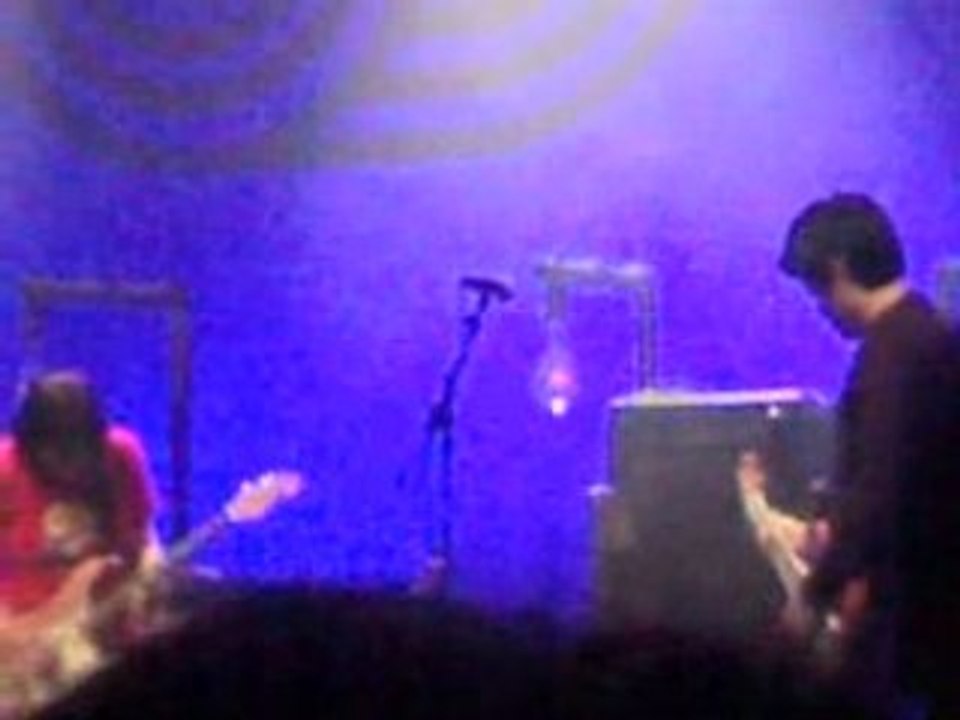 The Breeders - Bang on Live Paris La Cigale