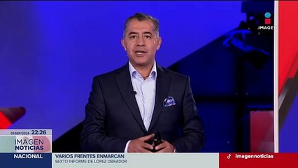 Trabajadores visten de luces verde, blanco y rojo el Zócalo de la CDMX