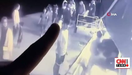 VİDEO | Küçük kız iskele ve gemi arasına düştü! Baba böyle kurtardı...