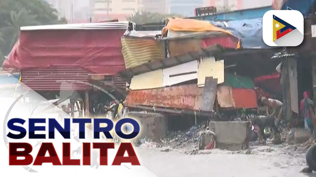 Ilang bahay sa Baseco Compound sa Maynila, tinangay ng malakas na alon dahil sa Bagyong Enteng; ilang residente, ayaw pa rin lumikas sa kabila ng paalala ng LGU