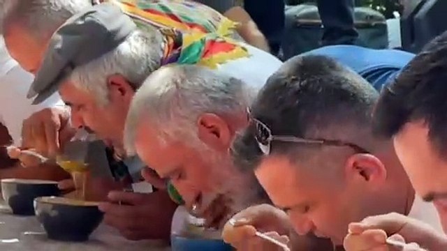 Antalya'da düzenlenen bal yeme yarışmasını 30 saniyede tamamladı: Tam tamına 1 kilo bal yedi