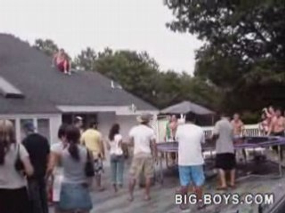 Régis fais du trampoline