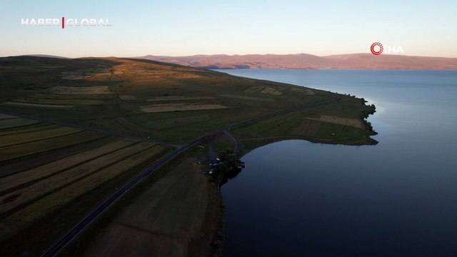 Çıldır Gölü'nde mest eden gün batımı manzarası