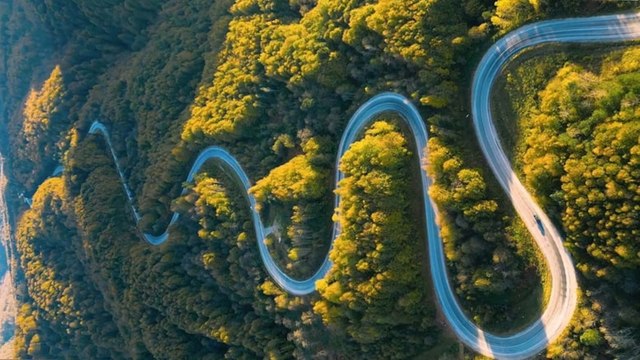 Domaniç Dağları'na uzanan 'kıvrımlı yollar'ın eşsiz manzarası