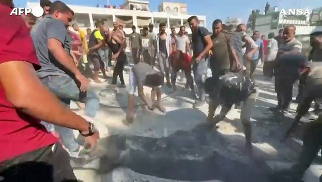 Gaza, raid israeliano su una scuola: almeno 11 i morti