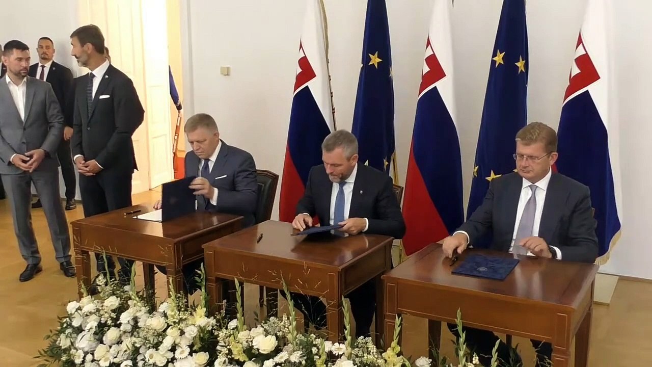 ZÁZNAM: Najvyšší ústavní činitelia podpísali memorandum o zahraničnej politike