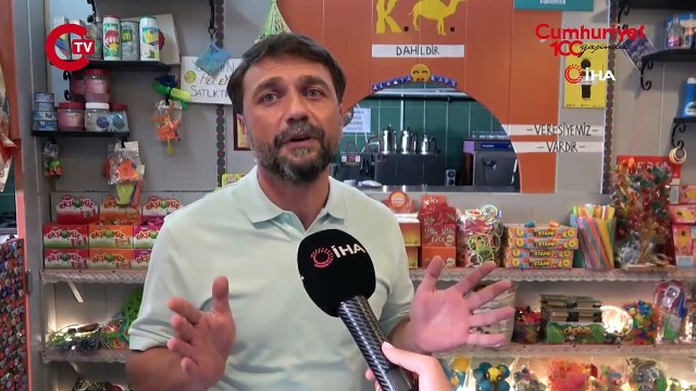 Zaman geriye aktı! Bu bakkalı ziyaret edenler 90'lara gidiyor