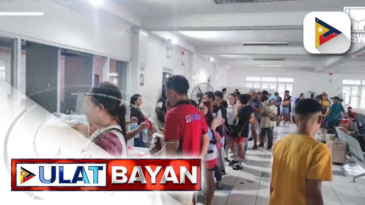 DSWD, namahagi ng higit 600 hot meals sa mga na-stranded na pasahero sa mga pantalan sa Albay, Masbate, at Sorsogon