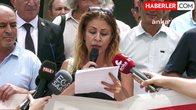 Yargı Emekçileri İzmir Adliyesi Önünde Basın Açıklaması Yaptı