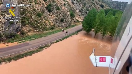Así ha sido el rescate de cinco personas por la crecida del río Piedra en Zaragoza