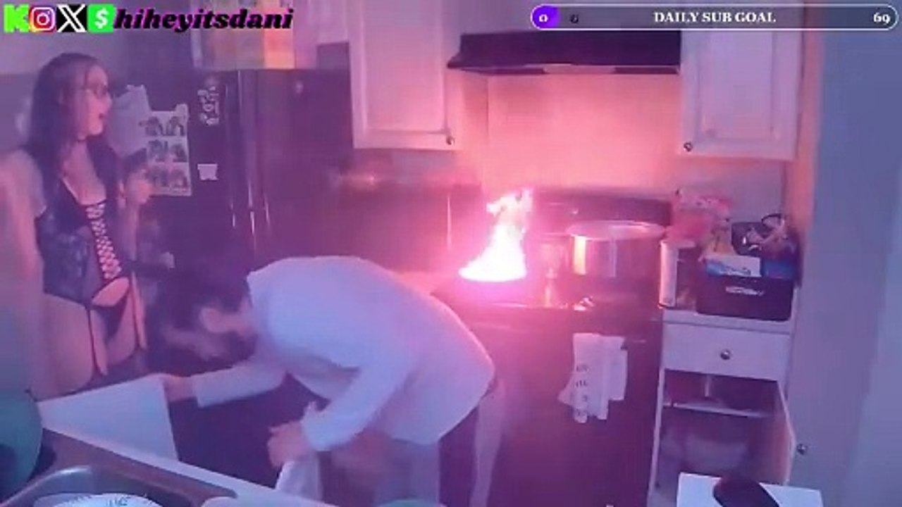 Video: ¿Un peligro oculto tras las cámaras? Streaming de cocina se torna en caos