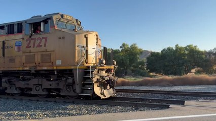 UP 2727 Leads Eastbound Manifest Train Passing Through Beaumont CA