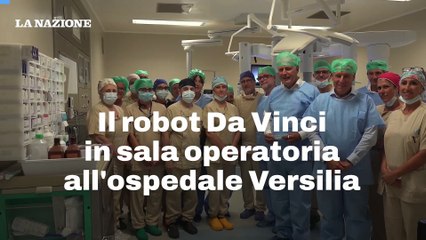 Il robot Da Vinci in sala operatoria all'ospedale Versilia